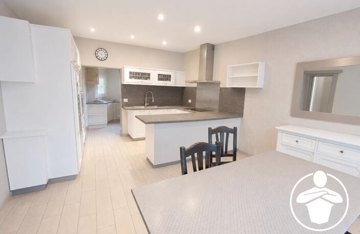 À vendre à Agen : Ensemble immobilier sur un terrain de 922 m² – Maison principale sur 3 niveaux avec appartement T3 loué — photo 4