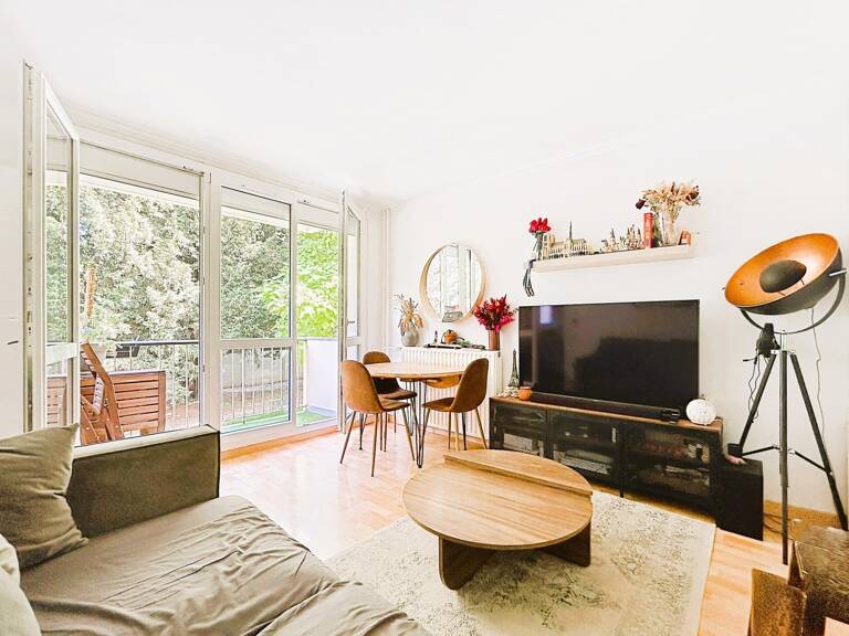 Bel Appartement T1 Bis avec balcon, cave et parking — photo 1
