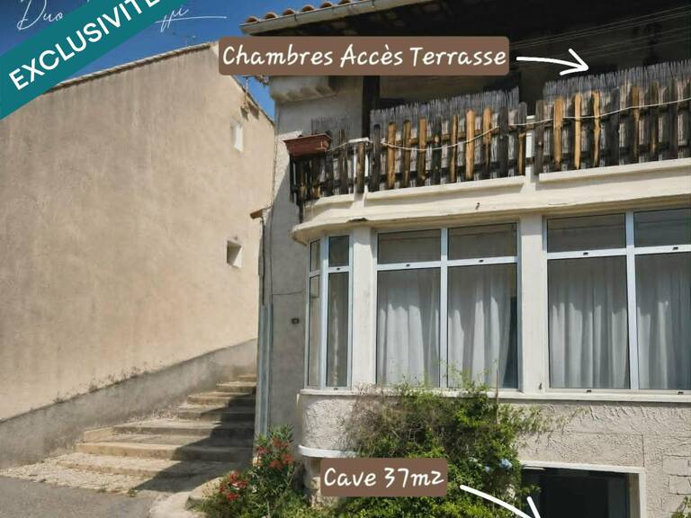 Maison de village avec terrasse, véranda, caves, garage et stationnement. — photo 1
