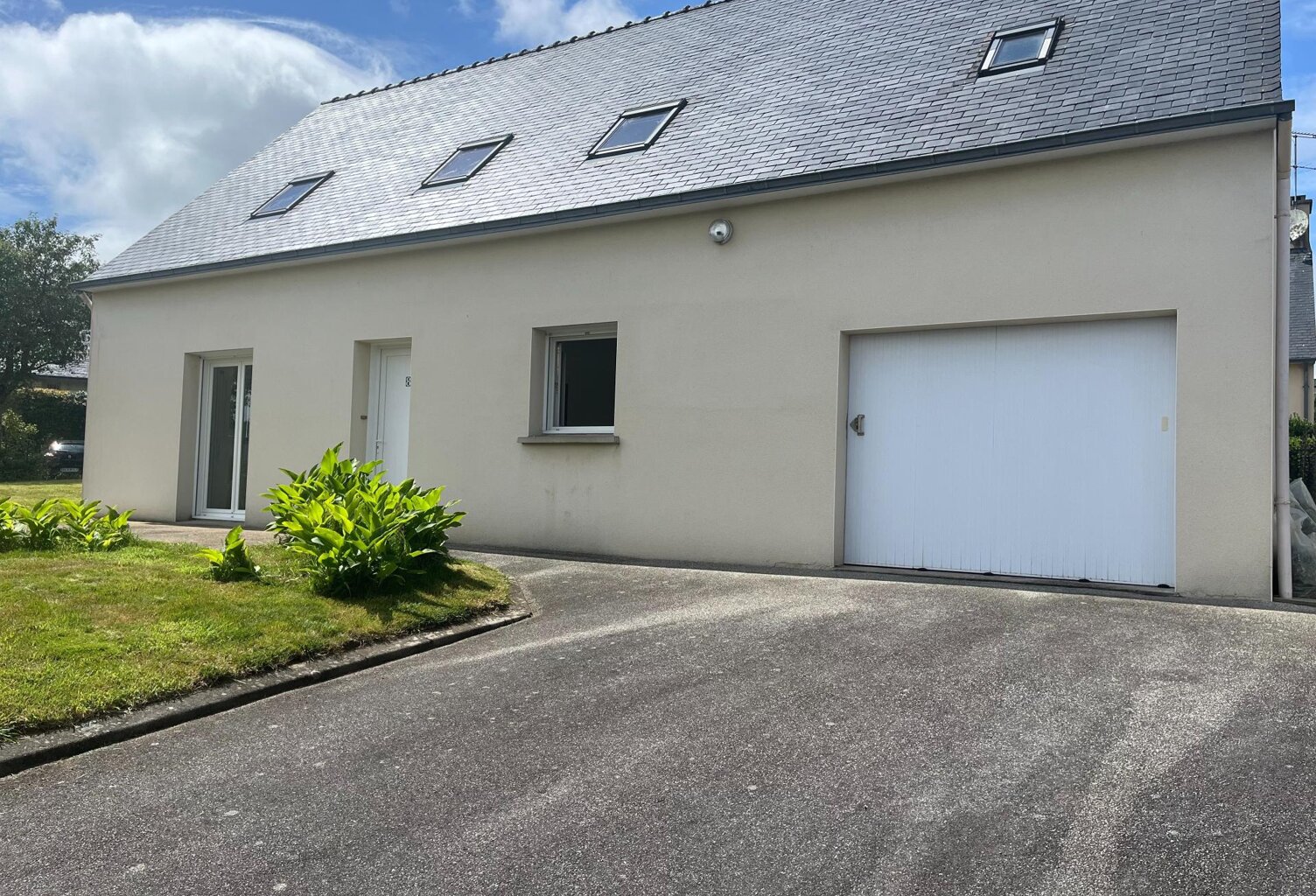 Maison au calme avec vie de plain pied bourg de Saint Yvi — photo 1