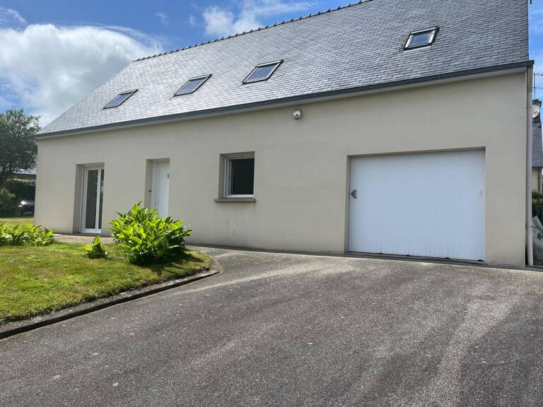 Maison au calme avec vie de plain pied bourg de Saint Yvi — photo 1