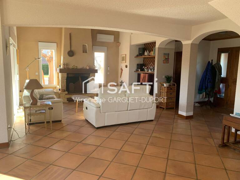 Grande villa familiale avec piscine et dépendances — photo 1