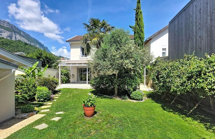 Corenc Montfleury très jolie maison années 30 entièrement rénovée. — photo 4