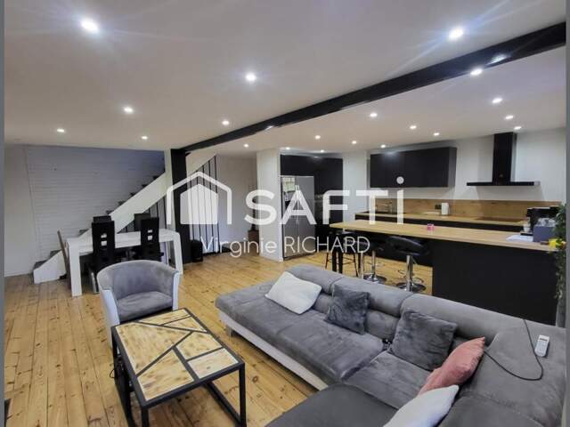 MOZAC/Une maison de caractère aux volumes surprenants — photo du bien