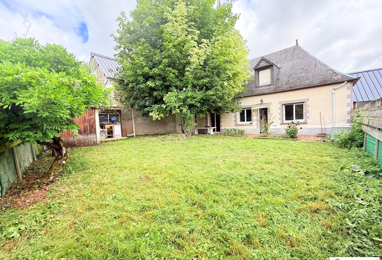 Coup de coeur assuré pour  cette charmante maison de centre bourg — photo 1