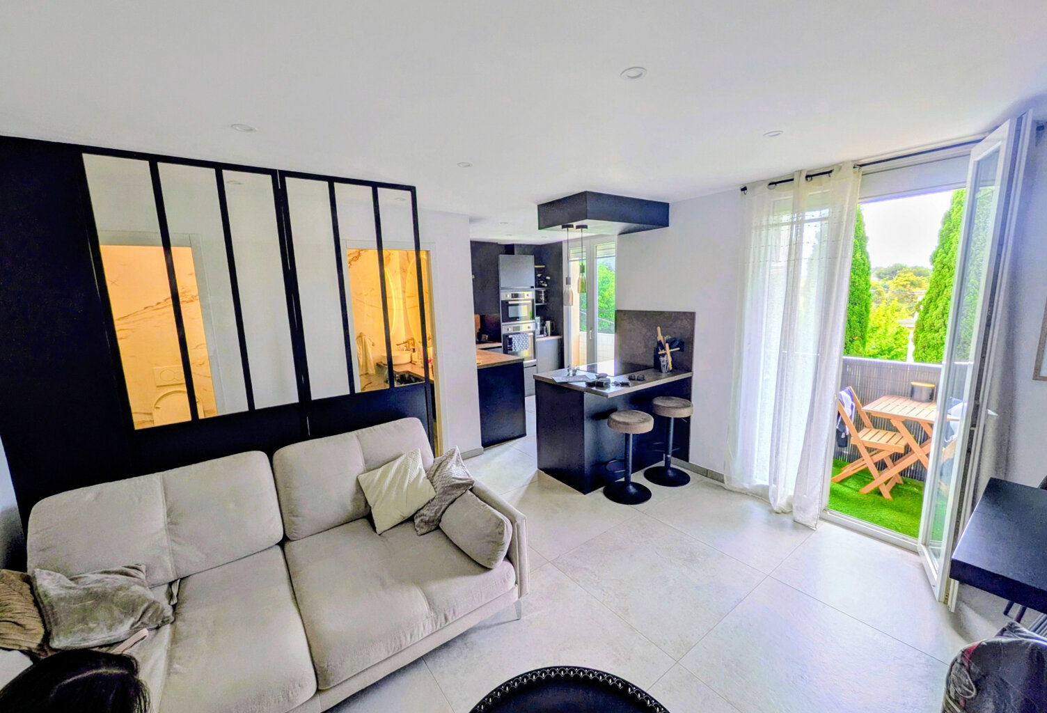T3 rénové climatisé avec balcon et garage à 800 m des plages — photo 1