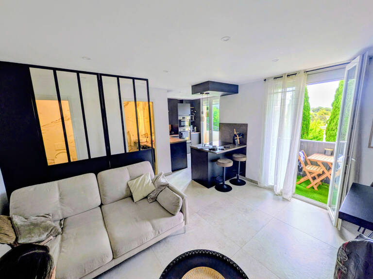 T3 rénové climatisé avec balcon et garage à 800 m des plages — photo 1