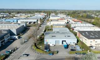 Commerce  1247 m² à louer à Vaulx-en-Velin (69120)