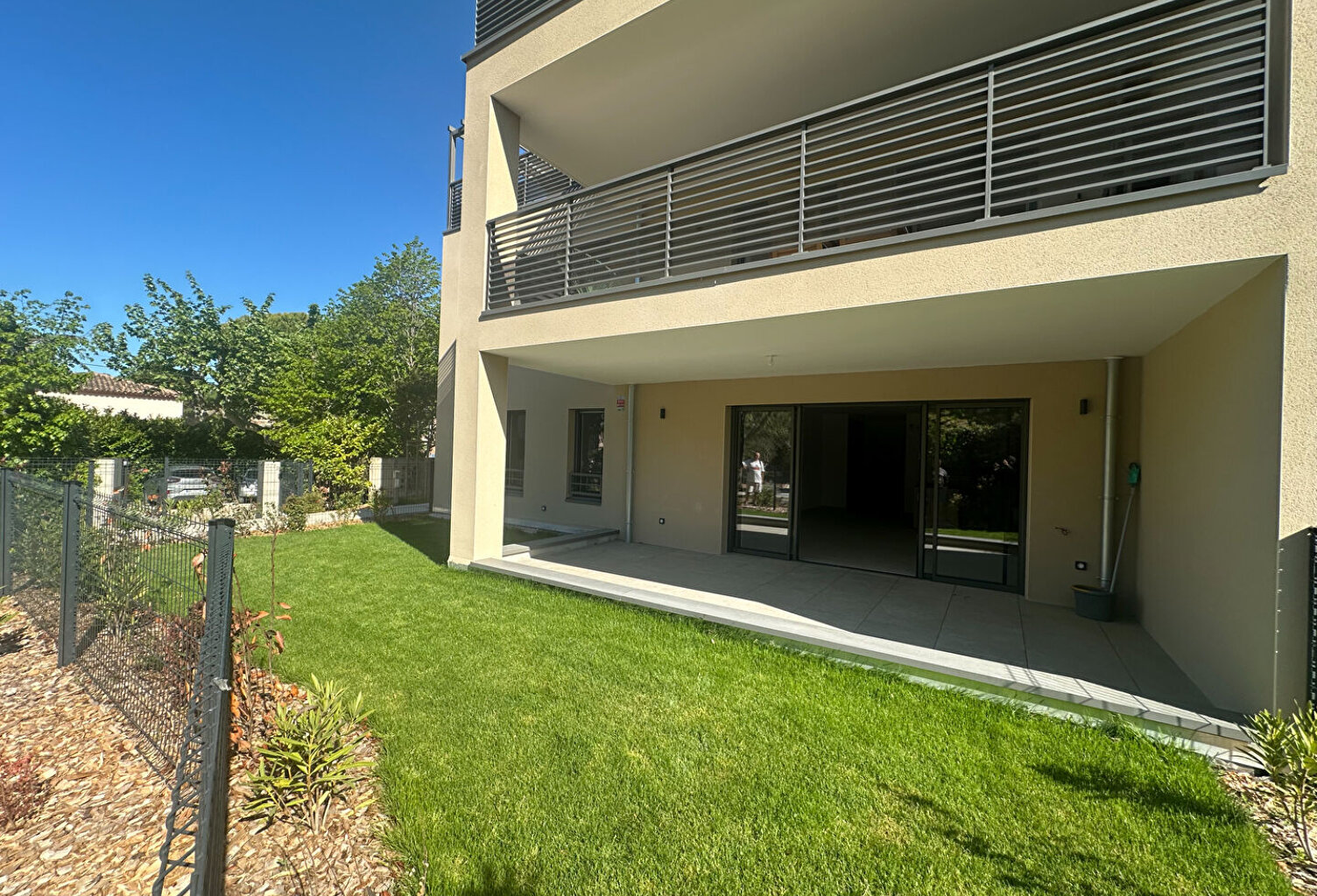 Vente Puyricard centre LC Gestion vous propose dans une résidence standing un appartement  neuf de type 4 de 103 m2 avec jardin, double garage — photo 1