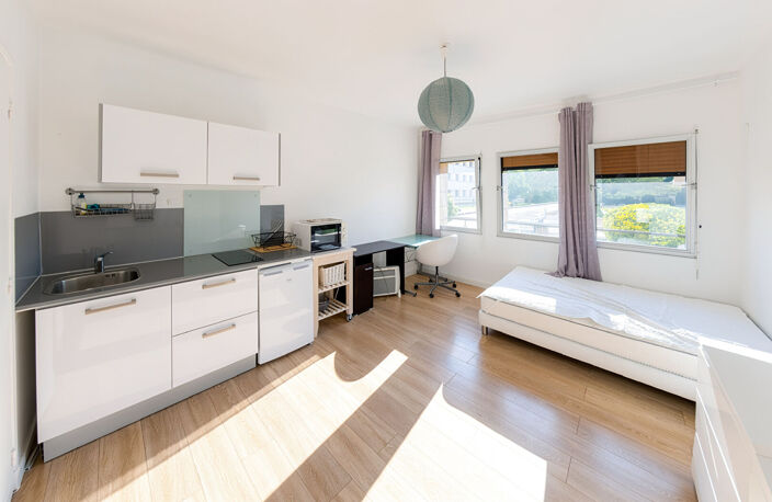 Vente Aix en Pce proche centre LC Gestion vous propose un appartement de type studio meublé actuellement loué dans une résidence sécurisée, calme. — photo 2
