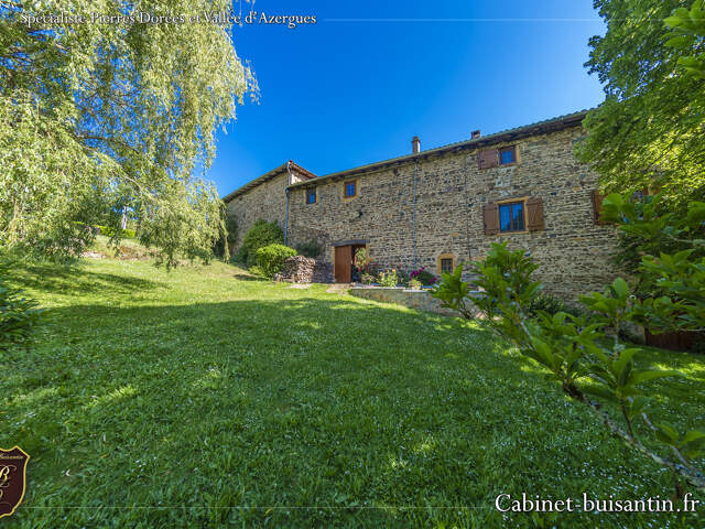 Propriété en pierres avec dépendances sur terrain 6 785 m2 — photo du bien