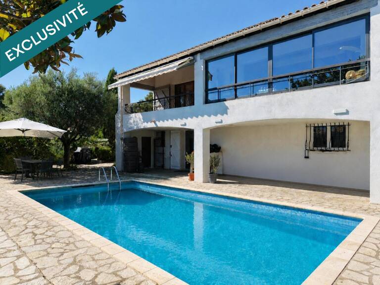 EXCLUSIVITÉ  Villa familiale avec piscine à proximité du Brusc et des plages — photo 1