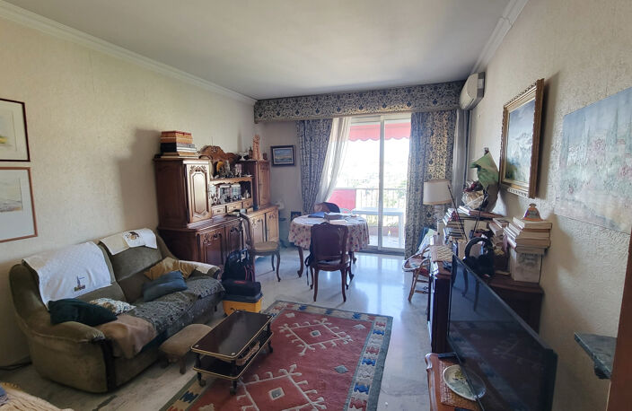 Nice Ouest, Caucade, au calme, proche écoles et commerces, 4 piéces, dernier étage, terrasse, cave, parking — photo 3