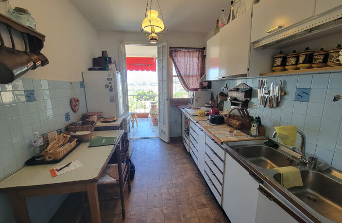 Nice Ouest, Caucade, au calme, proche écoles et commerces, 4 piéces, dernier étage, terrasse, cave, parking — photo 5