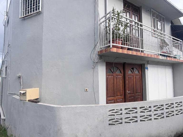Maison de ville à Redoute-Fort de France — photo 1