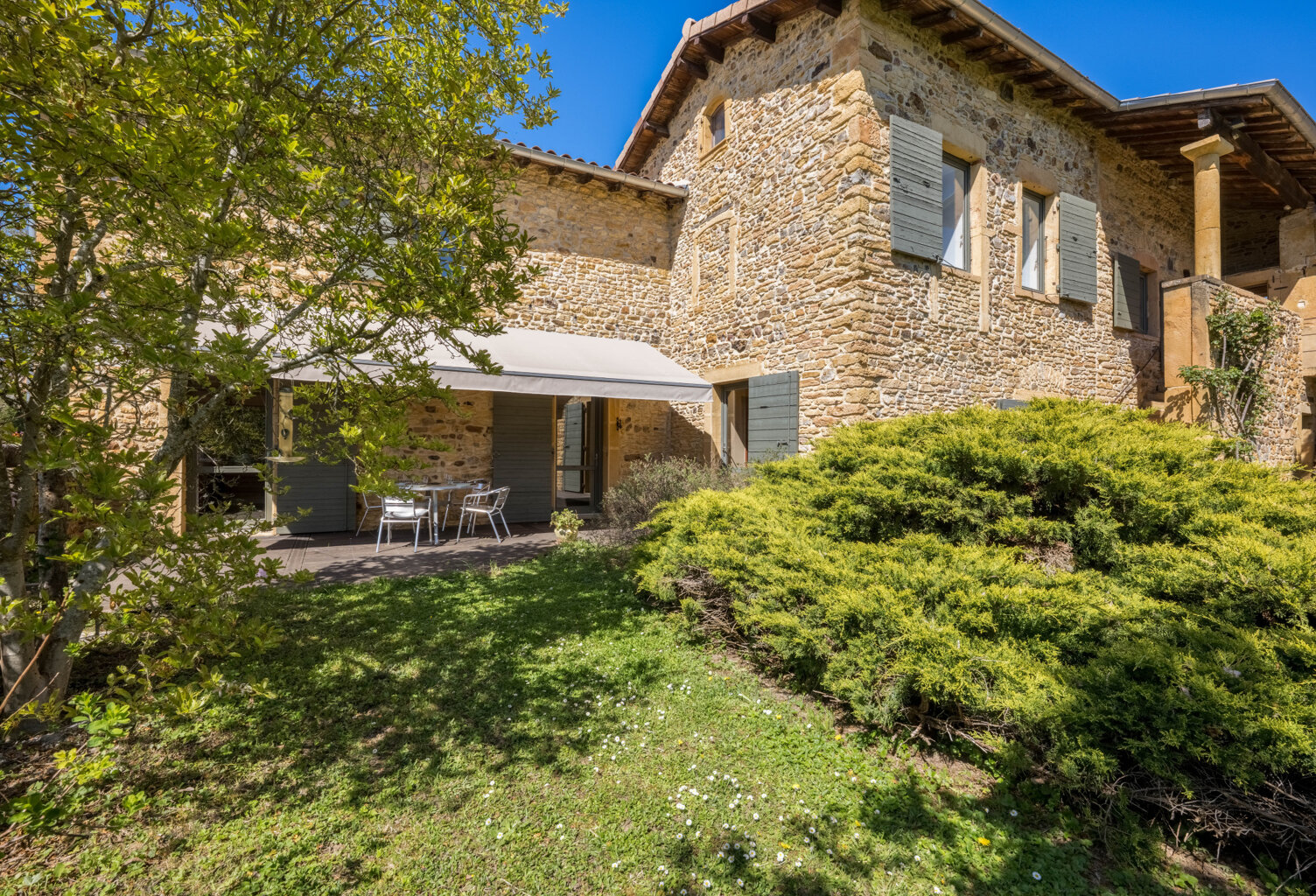 BEAUJOLAIS PIERRES DOREES  PROPRIÉTÉ DE CARACTÈRE  260 M2 HABITABLES   PISCINE   DÉP — photo 1