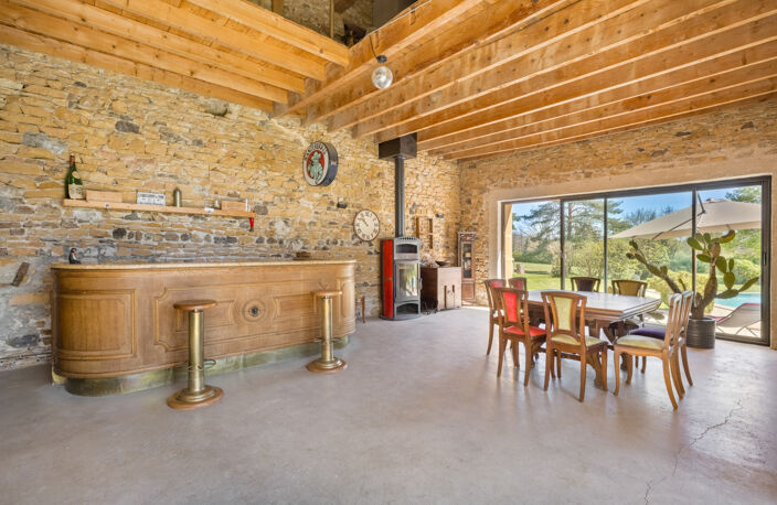 BEAUJOLAIS PIERRES DOREES  PROPRIÉTÉ DE CARACTÈRE  260 M2 HABITABLES   PISCINE   DÉP — photo 3