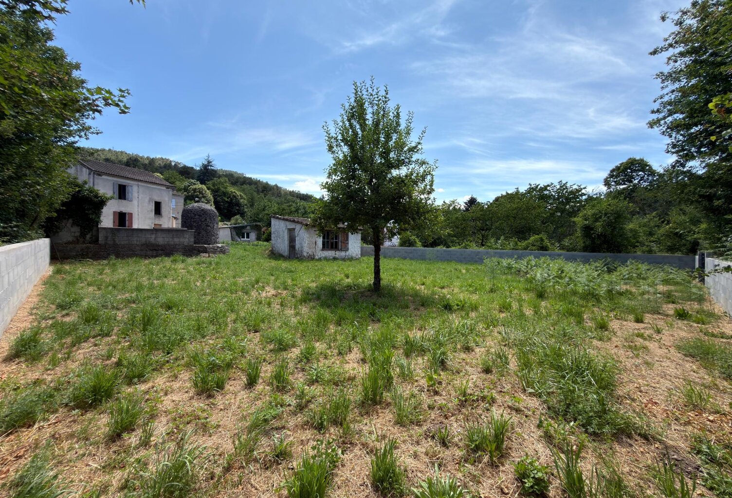 Maison à rénover avec terrain et garage à Bessèges — photo 1