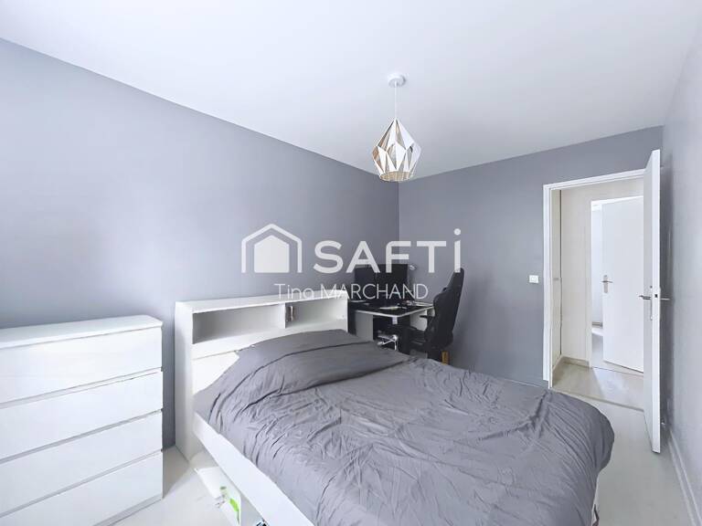 Appartement traversant, lumineux. 2 chambres. Parking. — photo 1