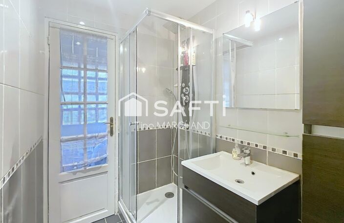 Appartement traversant, lumineux. 2 chambres. Parking. — photo 3