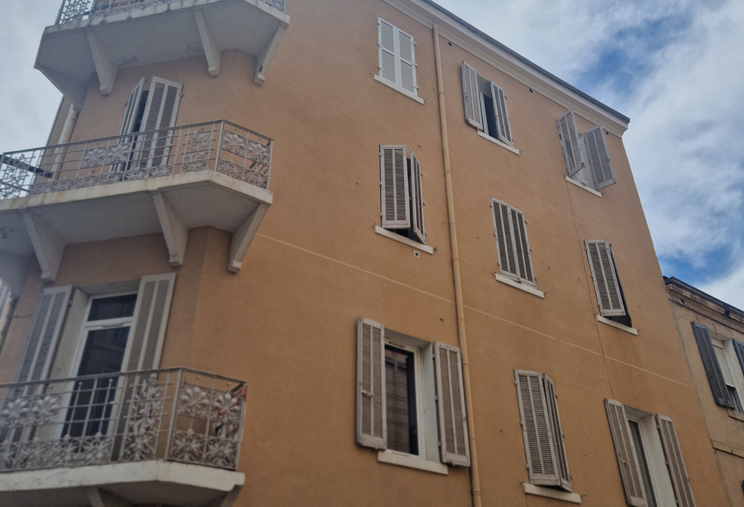 Charmant T2 à vendre à Toulon avec locataire — photo 1