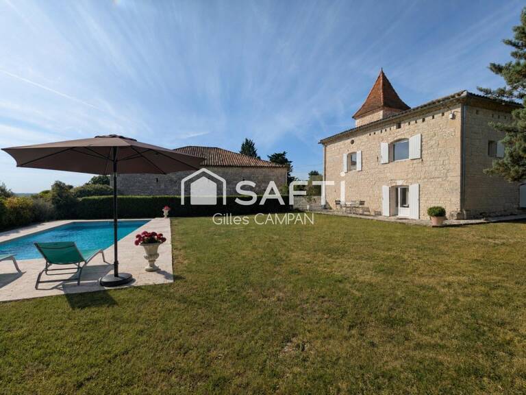 Maison et Gîte sur un beau terrain — photo 1