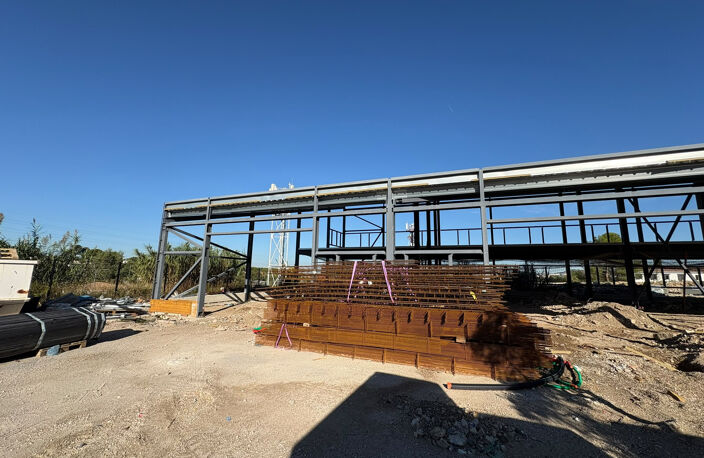 SAINT VICTORET - Entrepôt avec mezzanine de 223.48 à 294.01m2 - ZONE ARTISANALE — photo 3