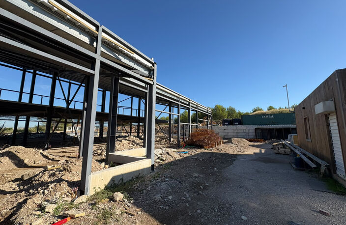SAINT VICTORET - Entrepôt avec mezzanine de 223.48 à 294.01m2 - ZONE ARTISANALE — photo 5