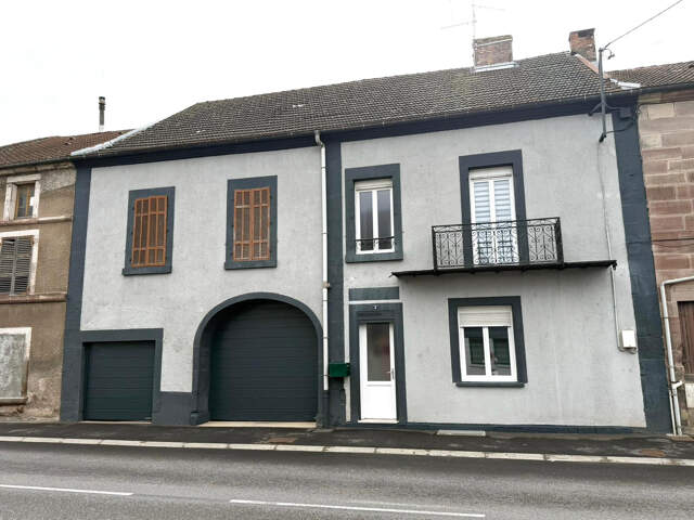 Vente maison de village mitoyenne sur 4 ares 51 ca de terrai — photo du bien