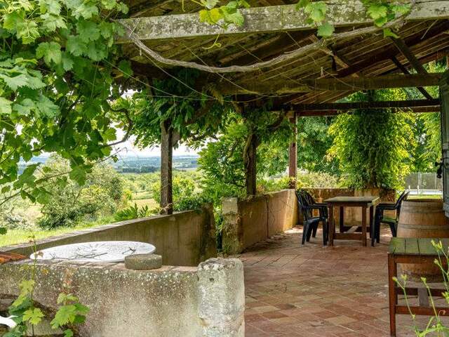 Maison en pierre de 4 pièces principales — photo du bien