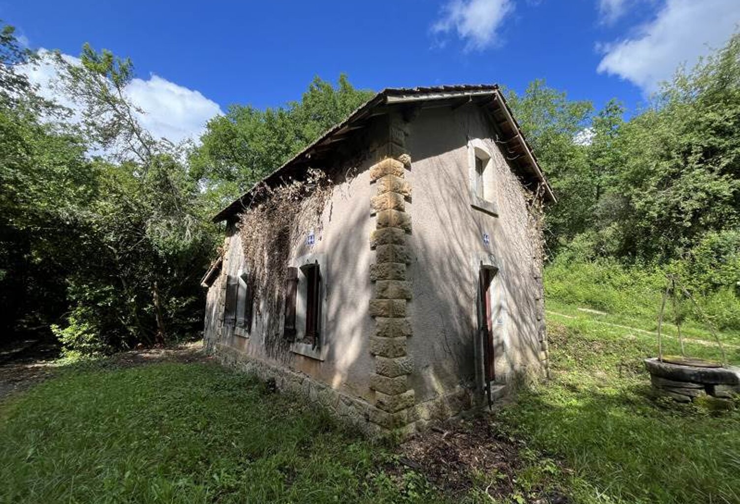 Maison en pierre de 4 pièces principales — photo 1