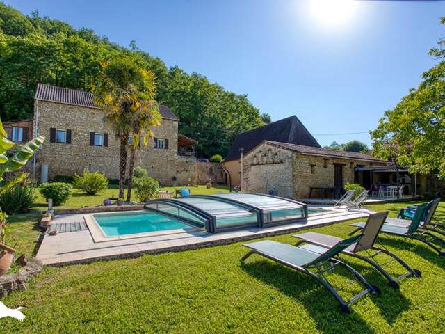 Maison en pierre de 6 pièces principales — photo du bien