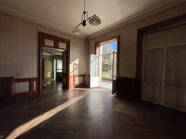Maison de ville de 16 pièces principales — photo du bien