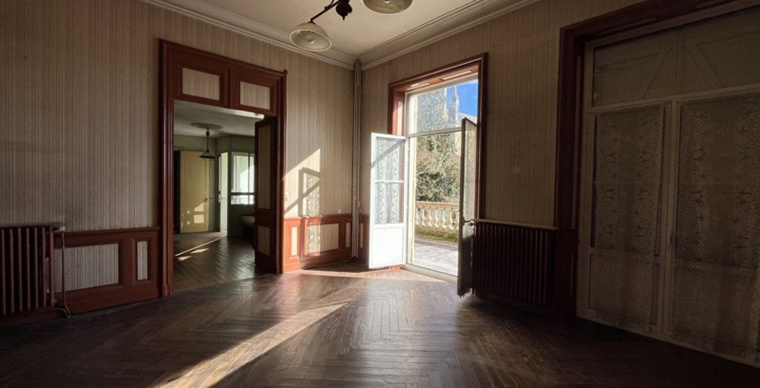 Maison de ville de 16 pièces principales — photo 1
