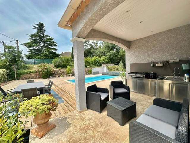 Villa de 5 pièces principales — photo du bien