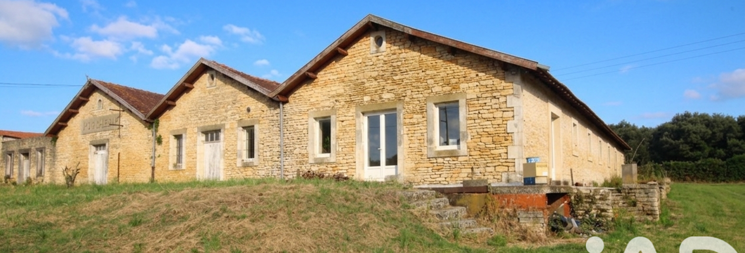 Maison 8 Pièces 220 m² à vendre à Bords (17430)