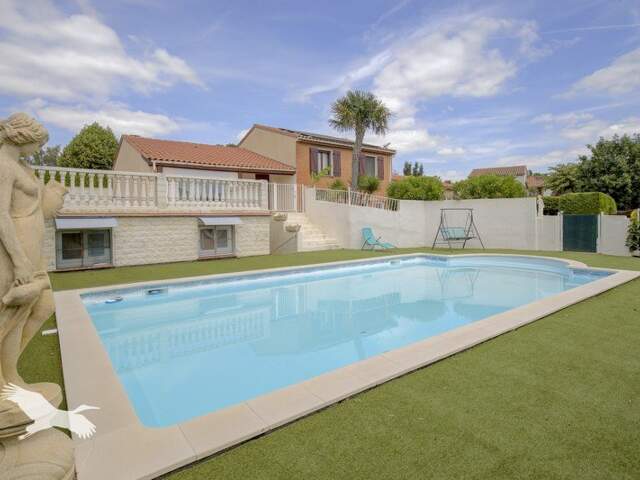 Villa de 8 pièces principales — photo du bien