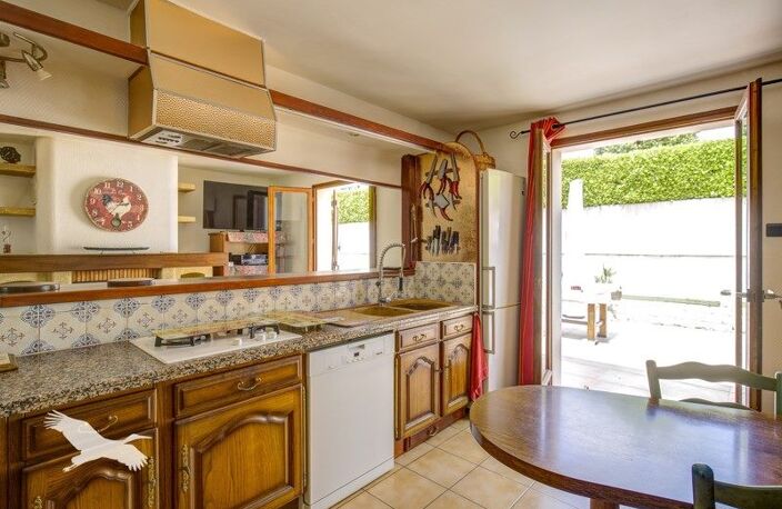 Villa de 8 pièces principales — photo 3