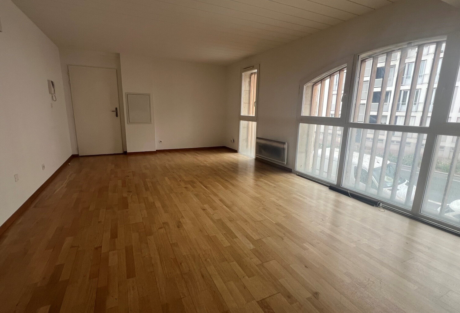 BORDEAUX CHARTRONS APPARTEMENT TYPE 3 AVEC PARKING SECURISE — photo 1