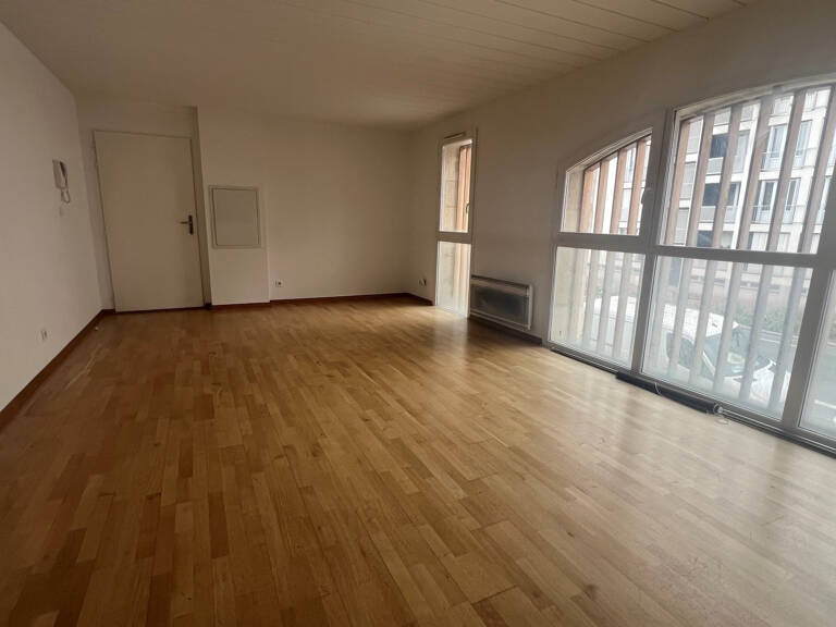BORDEAUX CHARTRONS APPARTEMENT TYPE 3 AVEC PARKING SECURISE — photo 1