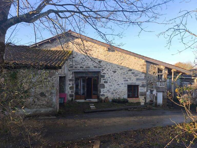 Maison en pierre de 3 pièces principales — photo 1
