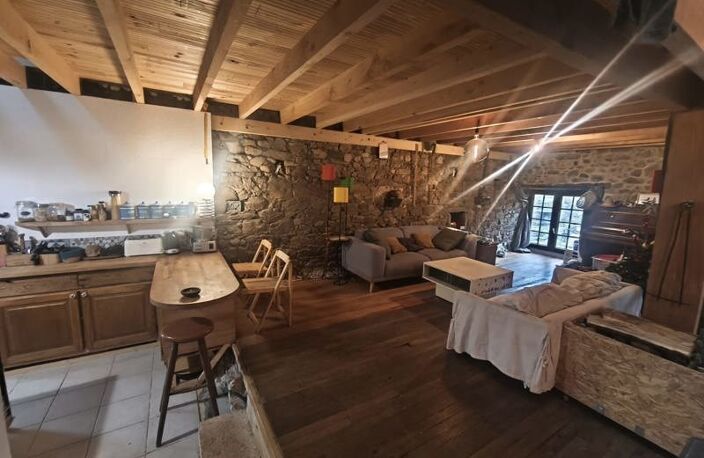 Maison en pierre de 3 pièces principales — photo 2