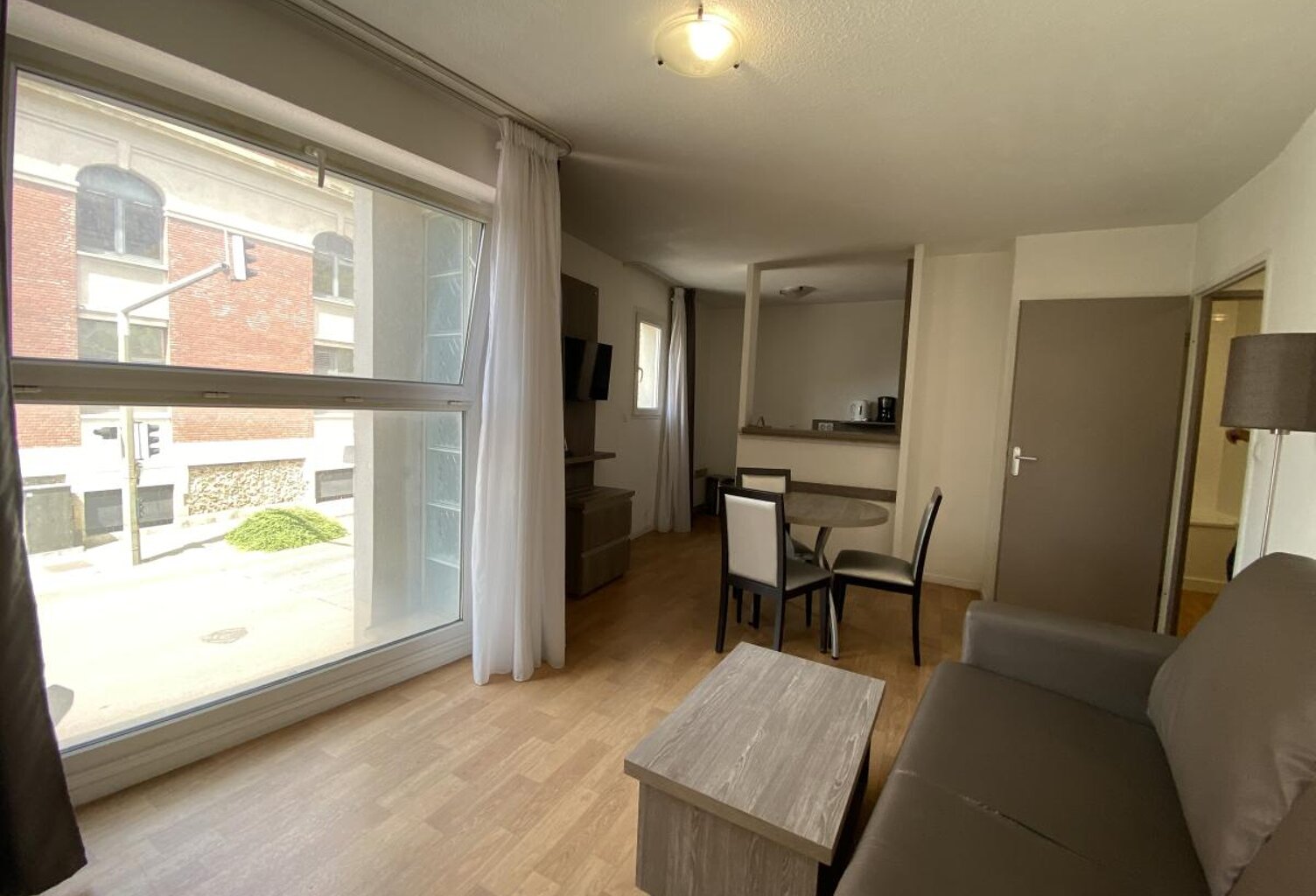 7 appartements (3 studios, 2 T1 et  2 T2) + 4 parkings — photo 1