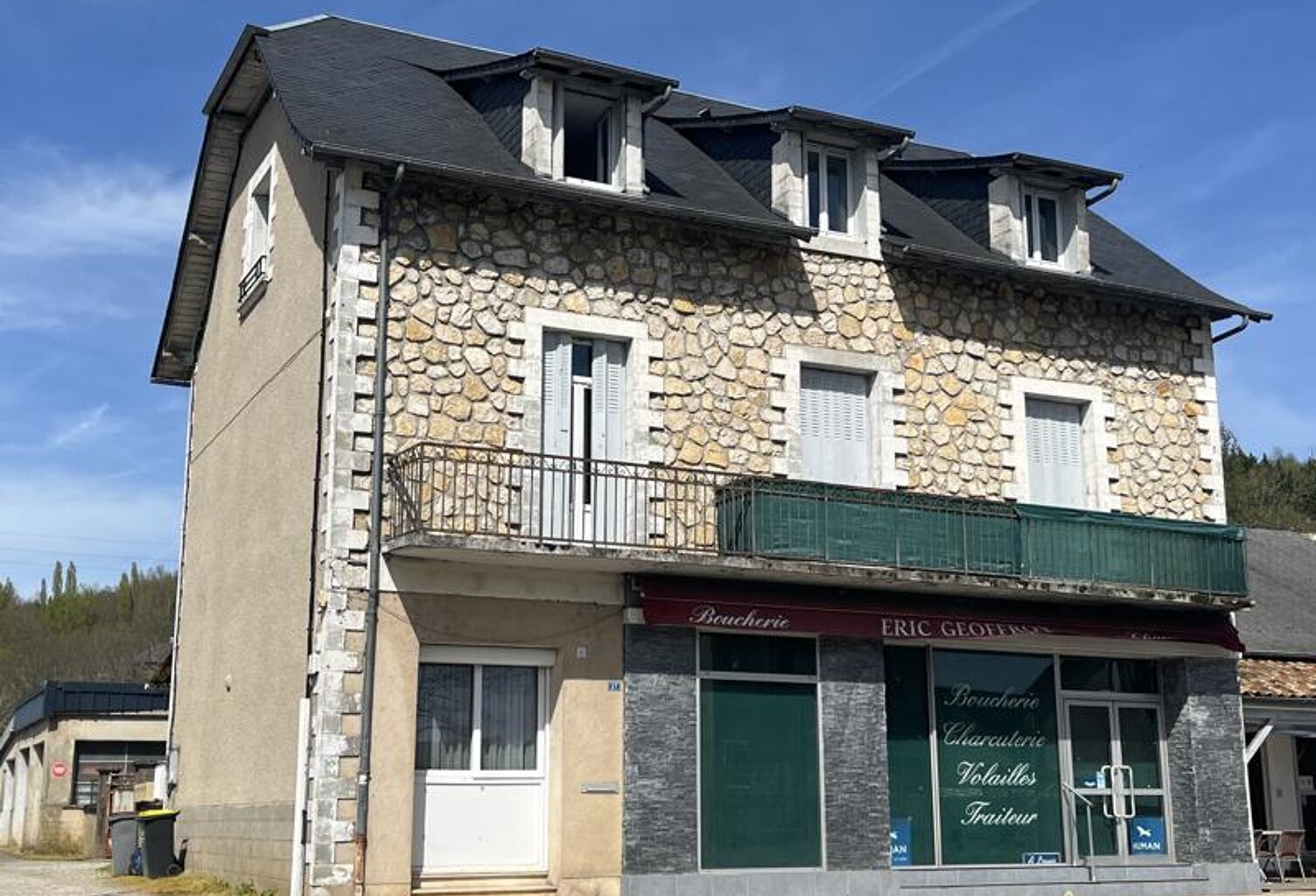 Vente immeuble   Le Lardin-Saint-Lazare (24570) — photo 1