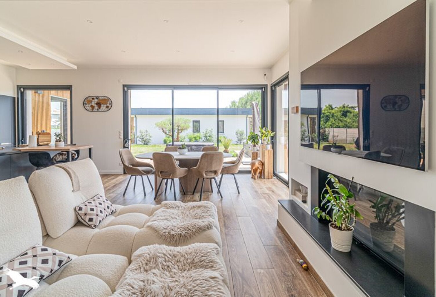 Contemporaine de 6 pièces principales — photo 1