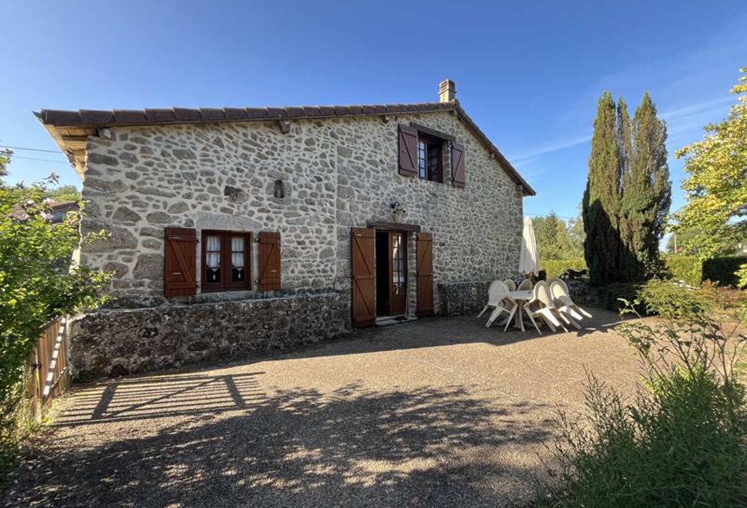 Maison en pierre de 4 pièces principales — photo 1