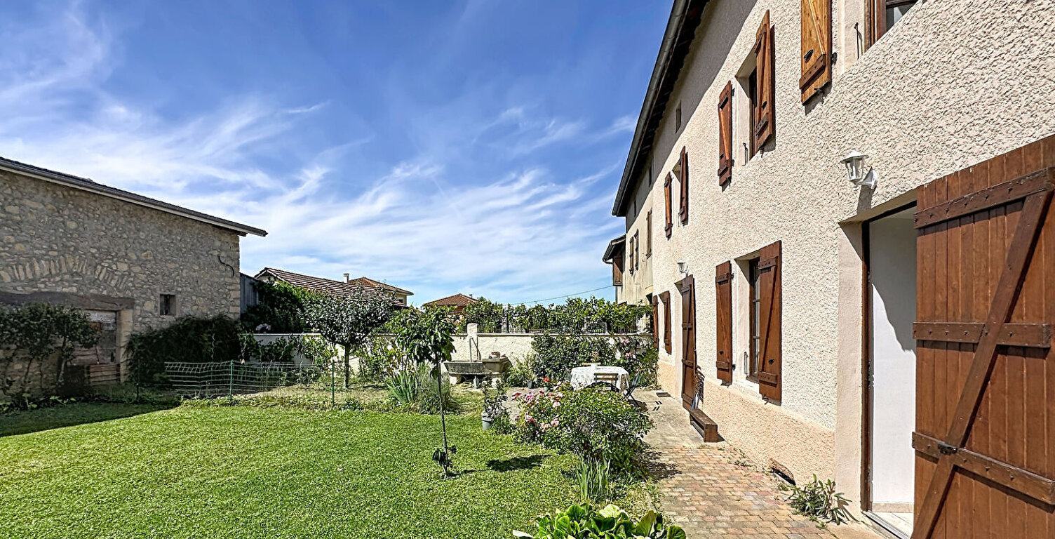 Maison Vaulx Milieu 8 pièce(s) 144.25 m2 — photo 1