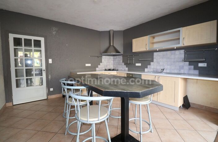 MAISON DE CENTRE VILLE DE 134 M²  - 4 CHAMBRES - Garage - Jardin 160 m²- LE DORAT - 87210 — photo 3