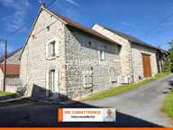 LONGÈRE EN PIERRE DE 90 M² AVEC DÉPENDANCES, L’ENSEMBLE SUR 921 M² DE TERRAIN CLOS — photo 2