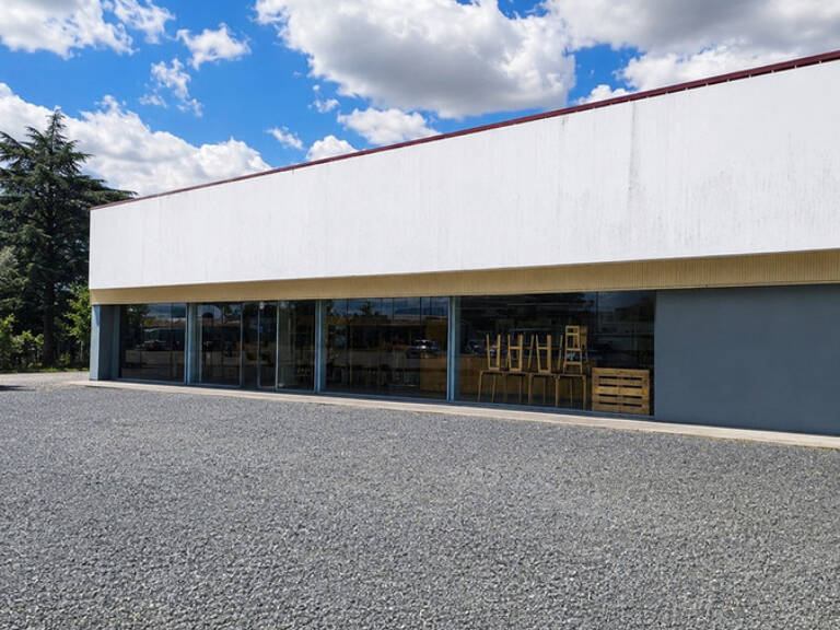 MAREUIL SUR LAY DISSAIS (85) EMPLACEMENT PREMIUM POUR CE LOCAL COMMERCIAL 330 M² AVEC PARKING PRIVATIF — photo 1